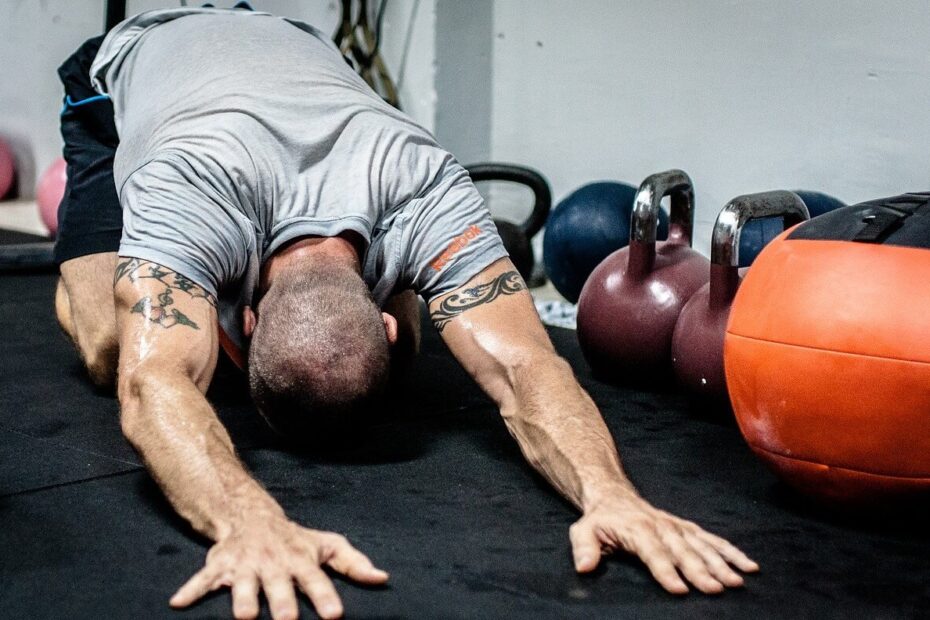 stretching-before-kettlebell-workout